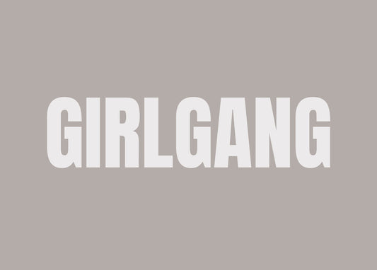 Umweltfreundliche Postkarte "GIRLGANG" in Grau